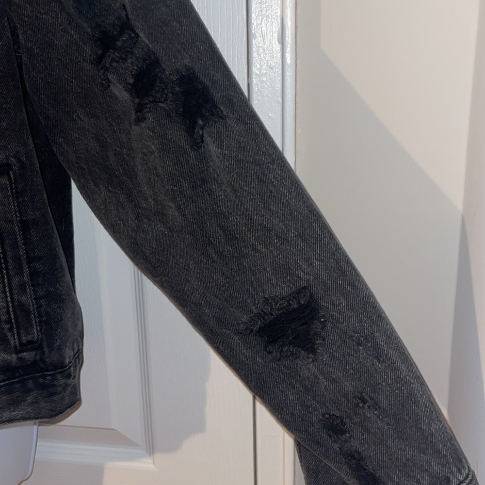 Distressed jean jacket - Picture 9 of 10